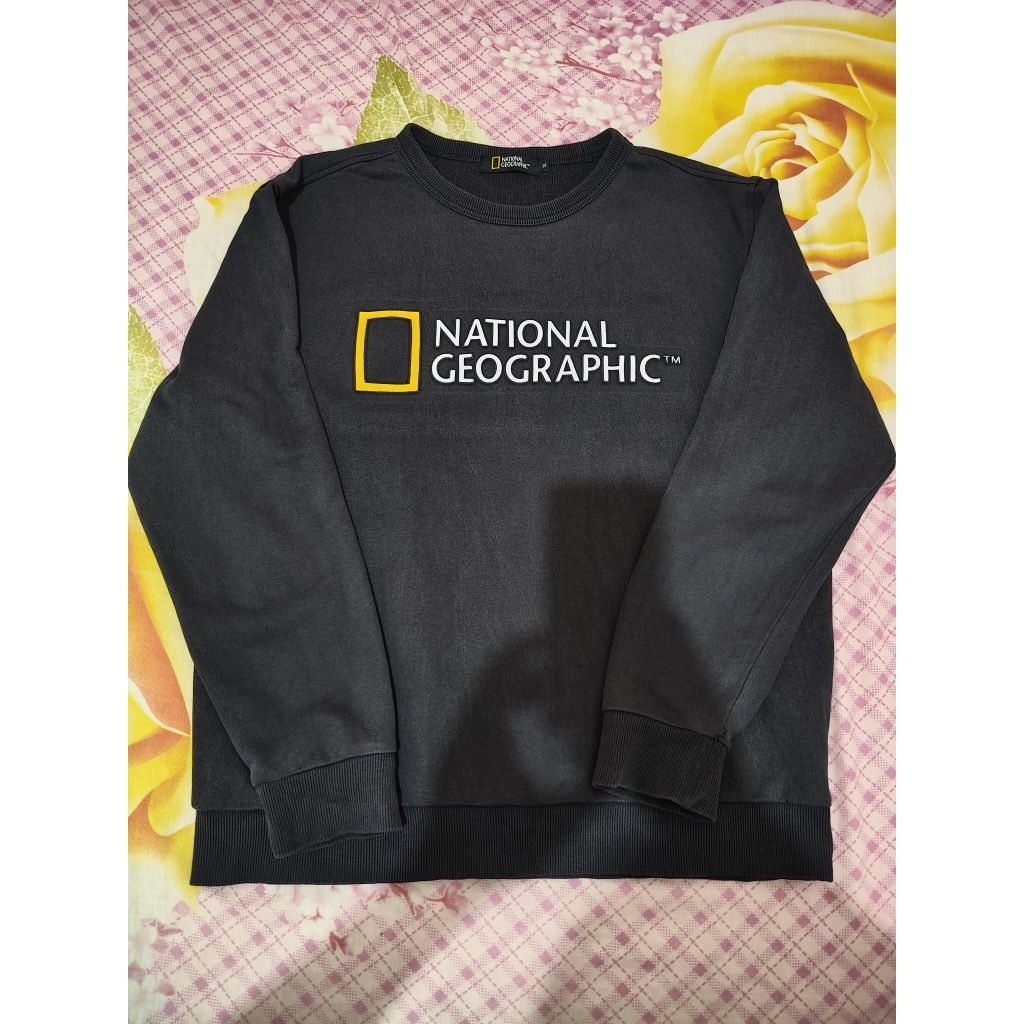 Crewneck Natgeo Original full tag big logo, non-pats (ada minus robek dikit)