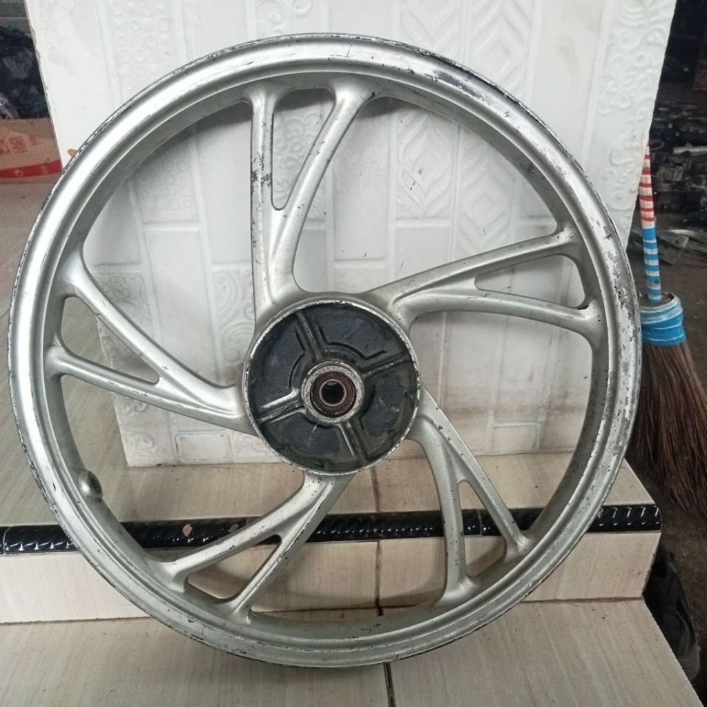 pelek velg belakang Suzuki axelo axselo original copotan motor