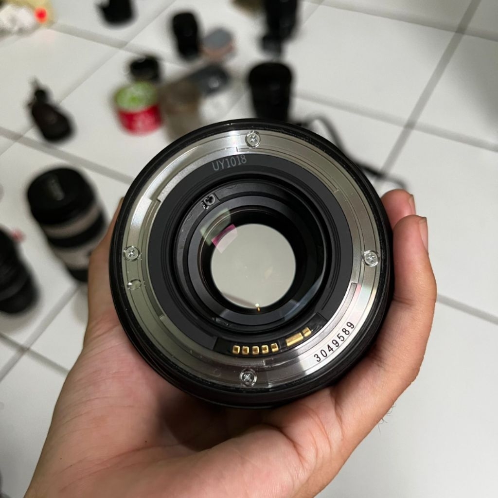 lensa canon ef 24-70mm bekas pemakaian
