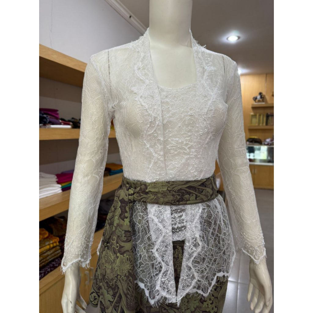 Kebaya brokat chantily payet