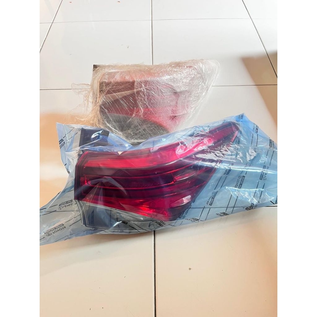 lampu stop Fortuner vrz original