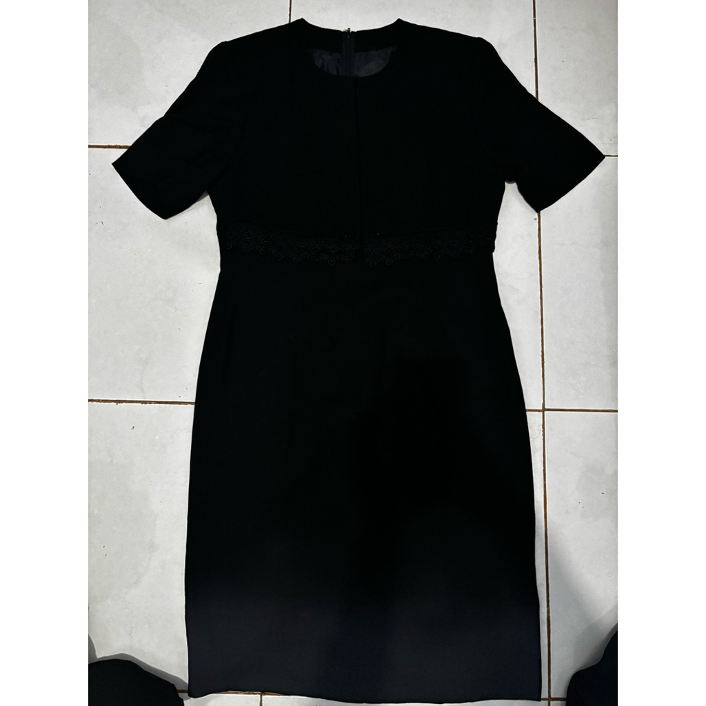 Dress hitam elegan