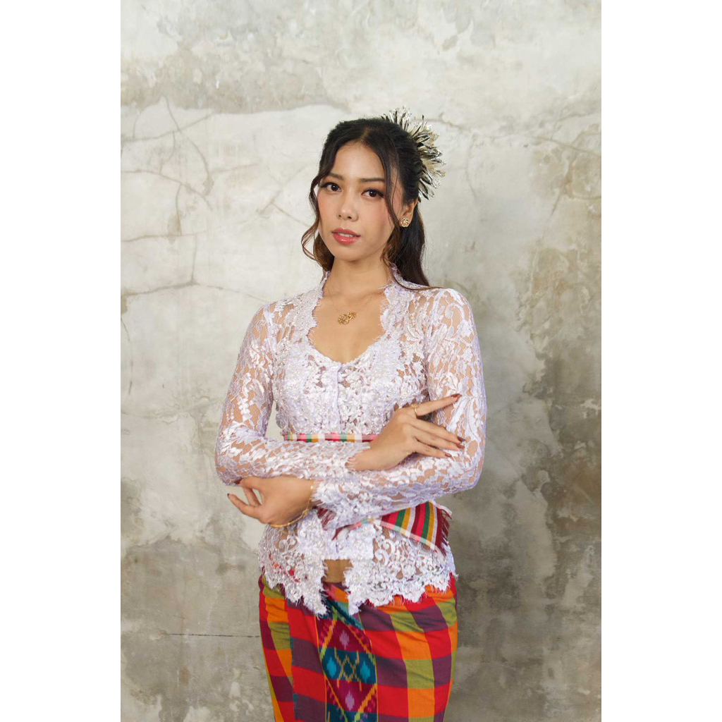 KEBAYA BROKAT PAYET PUTIH