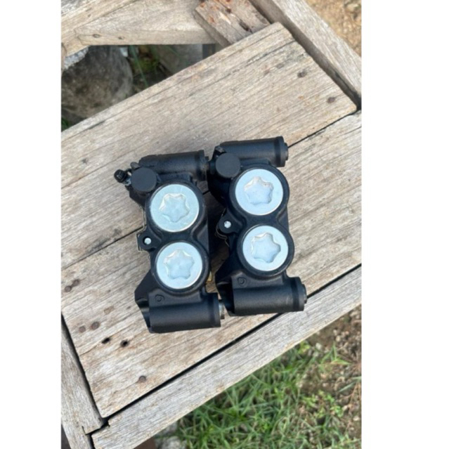 caliper depan sumitomo 4p kanan p108 original copotan moge mulus kampas tebal