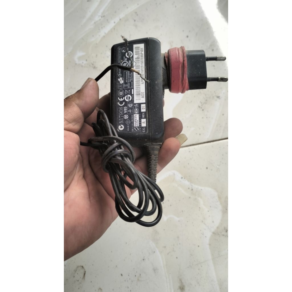 Adaptor 19V/2A  bekas
