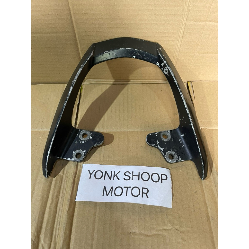 Behel begel pegangan jok Honda SONIC 150 original