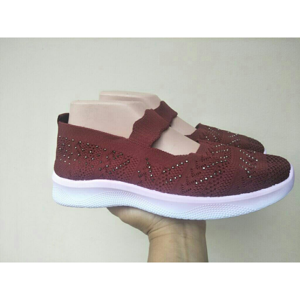 Sepatu Rajut Kyrana Collection warna Maroon