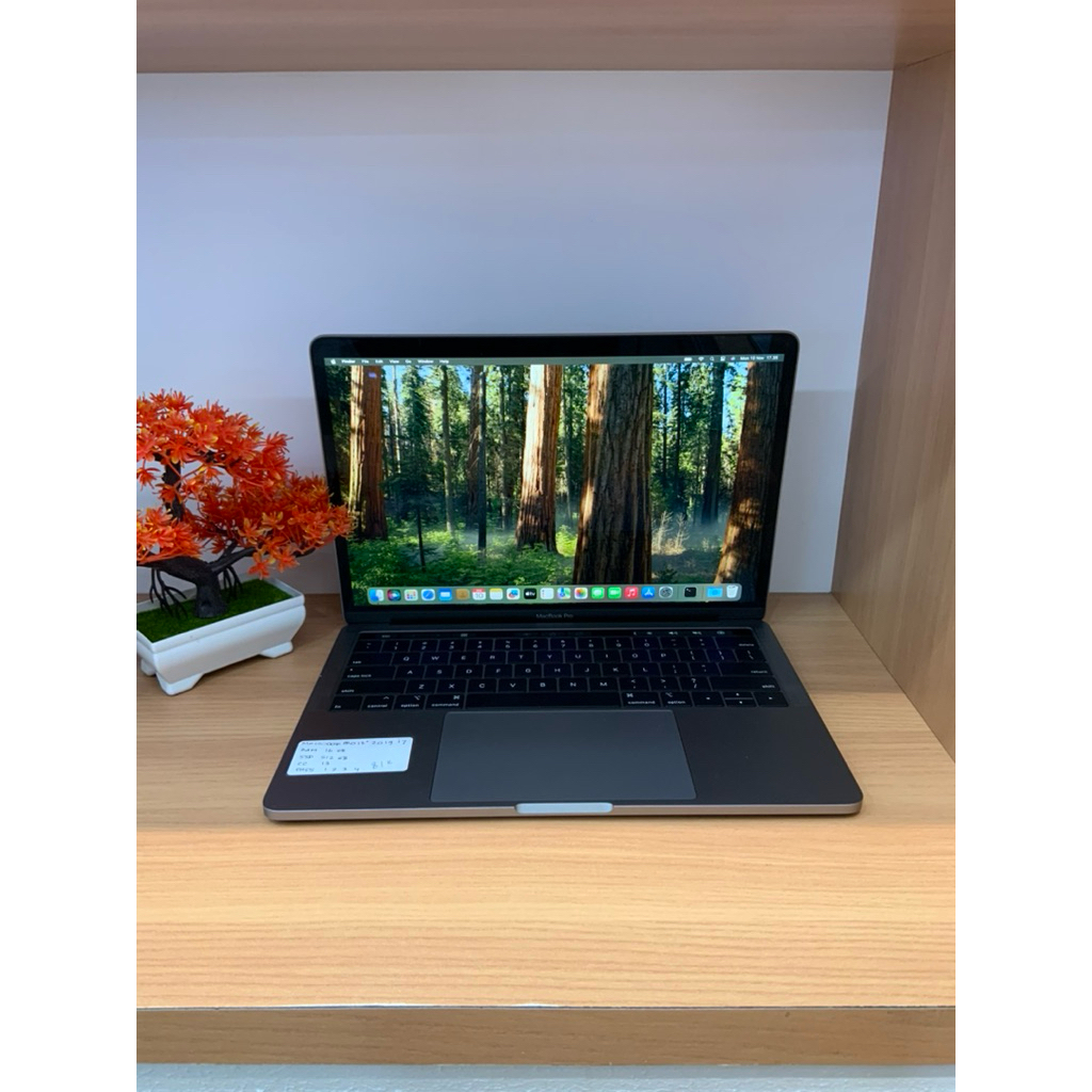 MacBook Pro 2019 i7 13inch 16GB 256GB