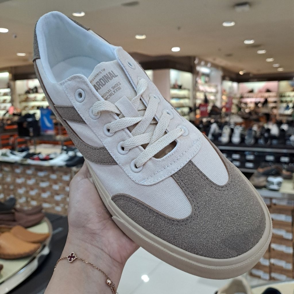 sepatu sneakers pria cardinal