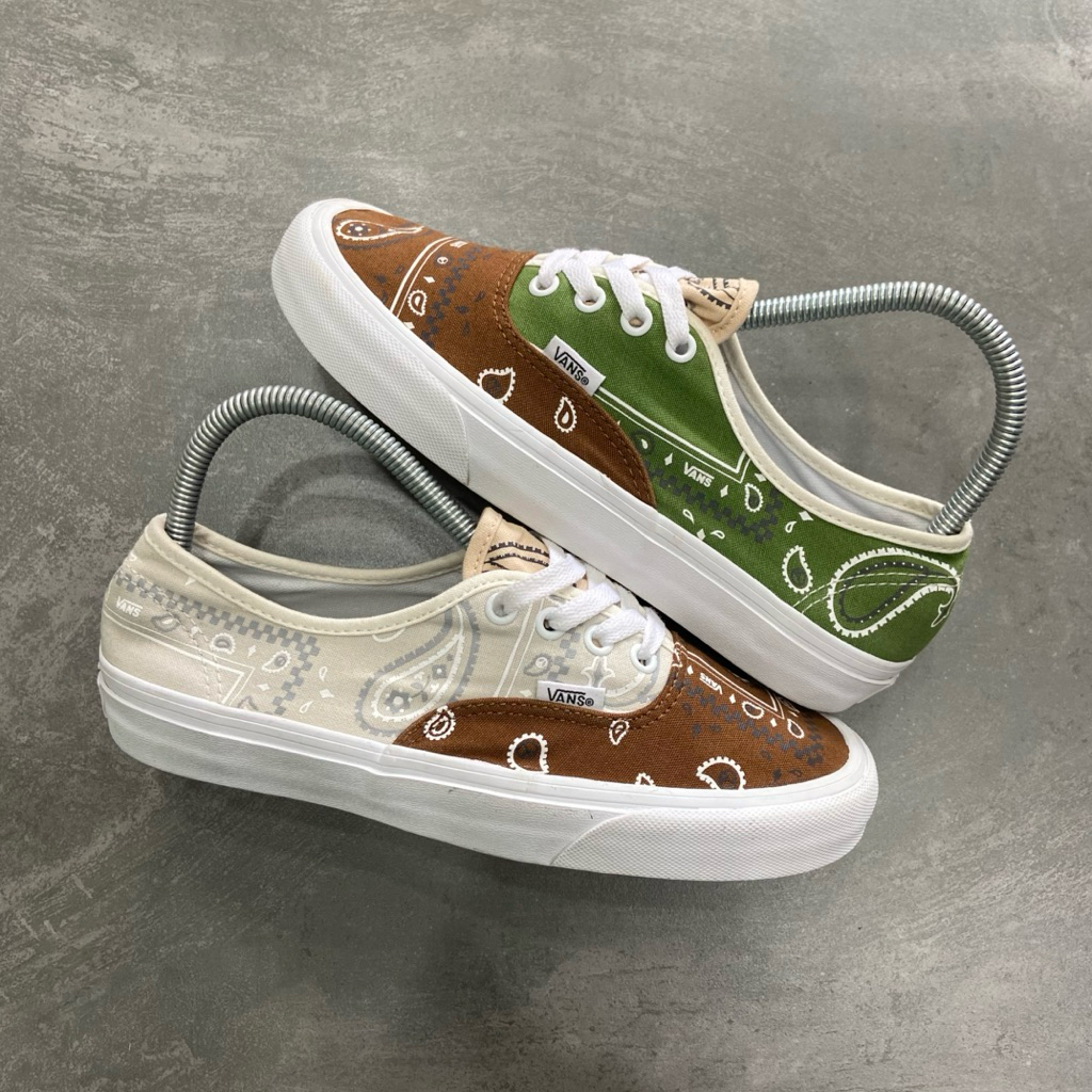 [Size 38] Rare Vans Authentic Peace Paisley Unity Second Original Kondisi Mulus. Harga barunya 2 Jut