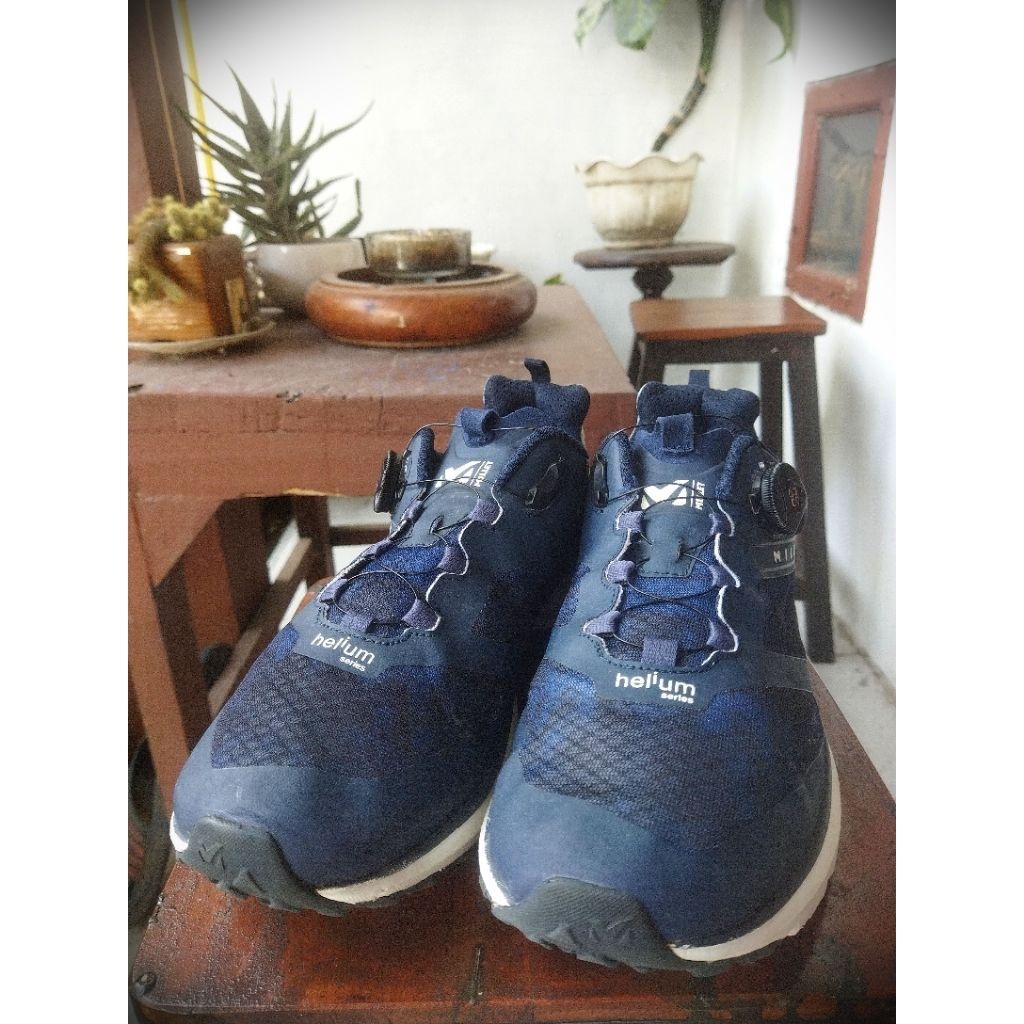 sepatu sneakers boa system seken brand Millet Helium Series sz 42,5