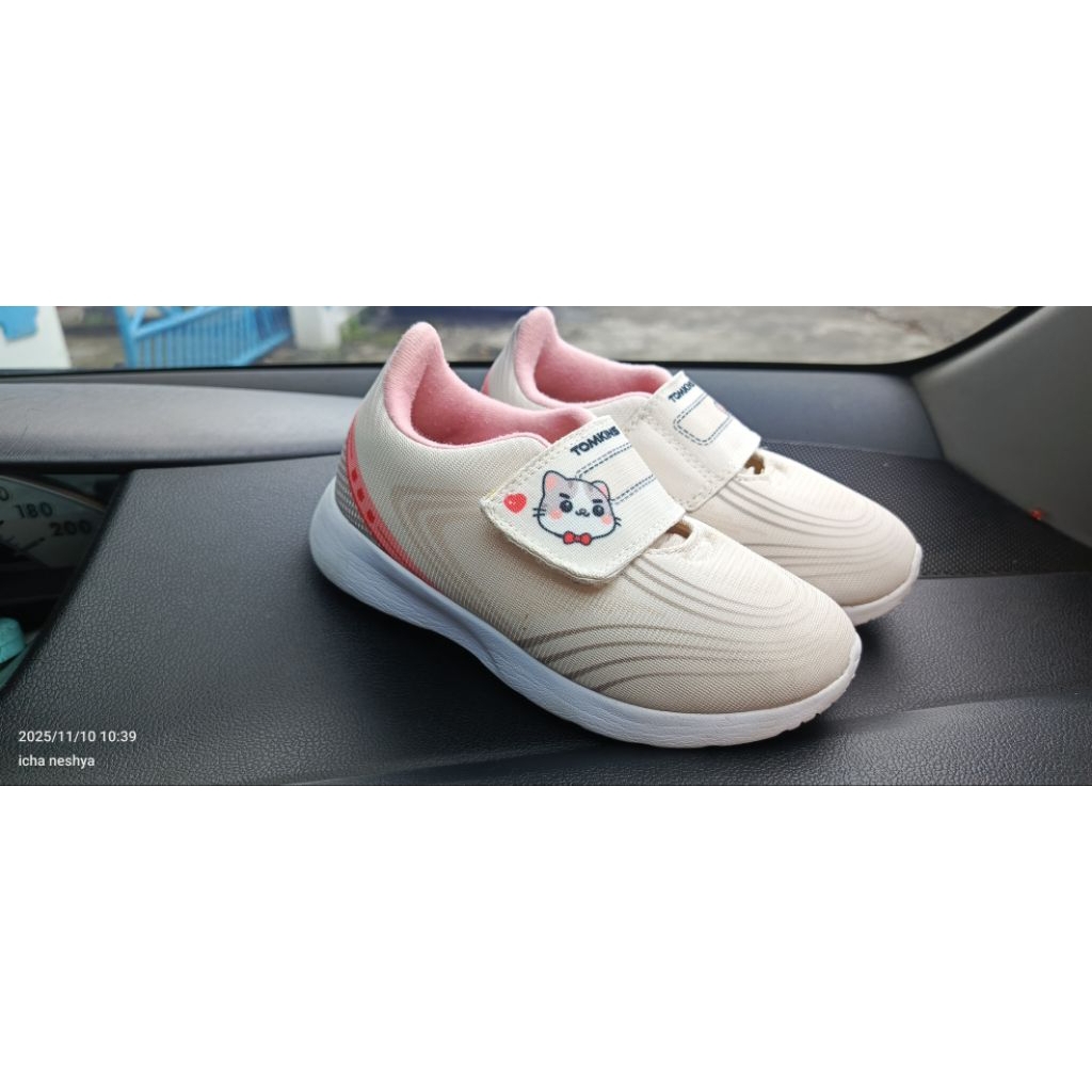 Prelove sepatu anak tomkins