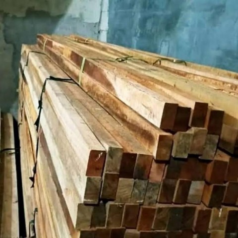 (KHUSUS PENGIRIMAN DALAM KOTA) Balok Kayu sengon Usuk 4/6 Tali 2 (HARGA PER IKAT)
