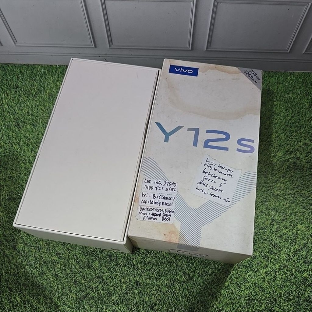 Kardus HP vivo y12s ada bekas noda air(bekas)