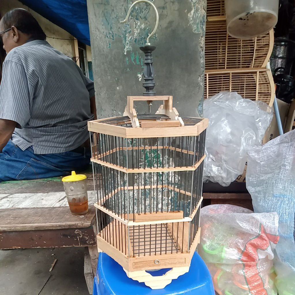 sangkar segi 6 tiang besi kayu jati