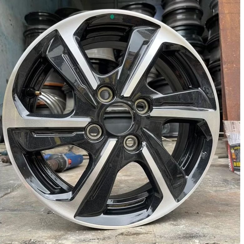 Velg serep original New Brio Satya R14 PCD 4/100 Kondisi bekas masih bagus