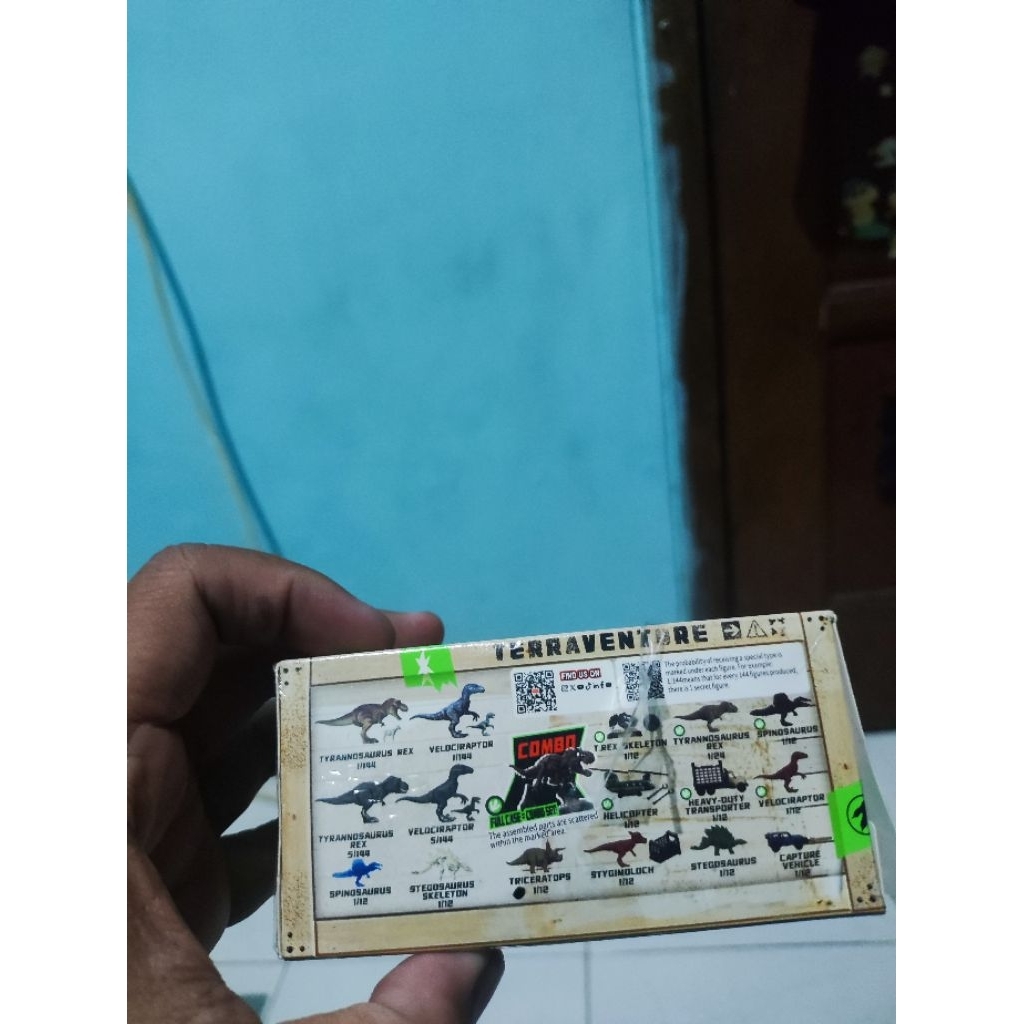 blokees jurassic world terraventure paket heavy duty transporter,spinosaurus, velociraptor, and T-re