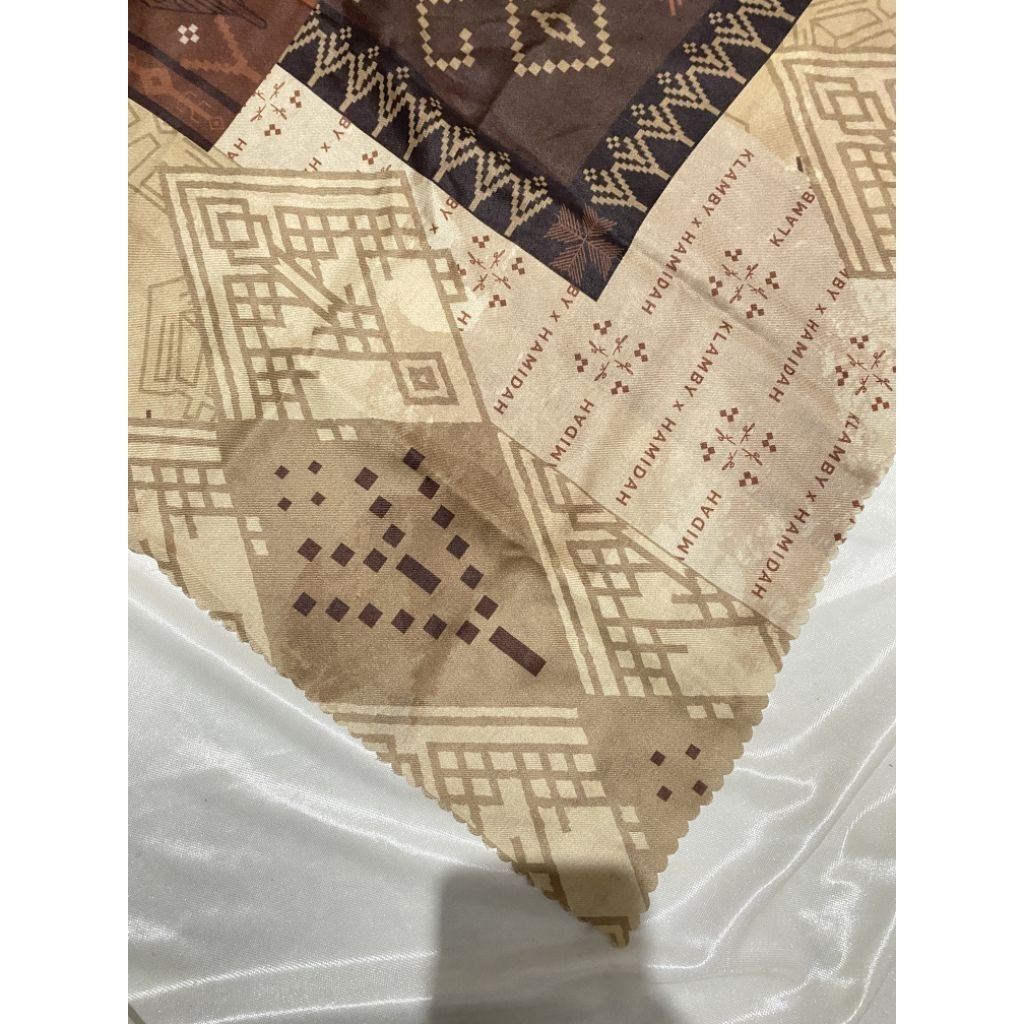 PRELOVED Hijab Scarf Wearing Klamby x Hamidah