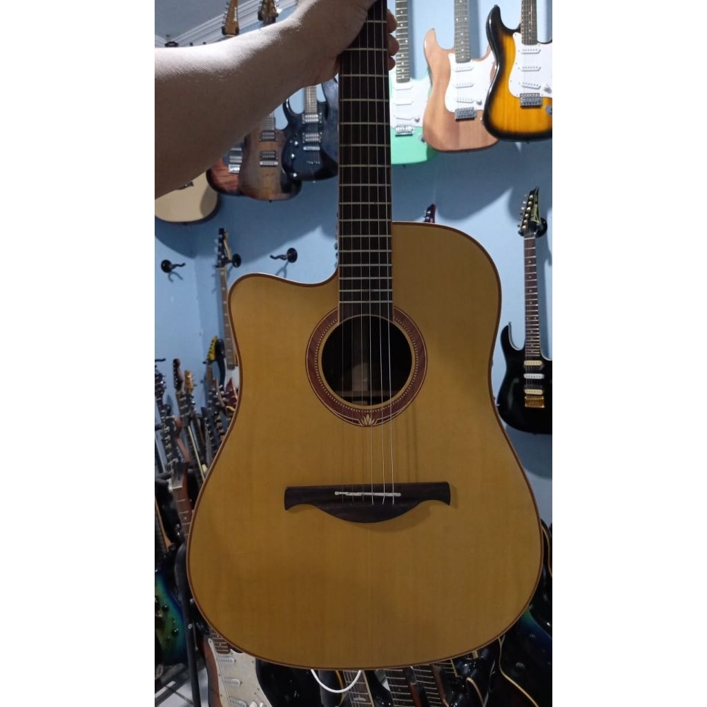 gitar akustik lefty/ kidal LAG kondisi baru