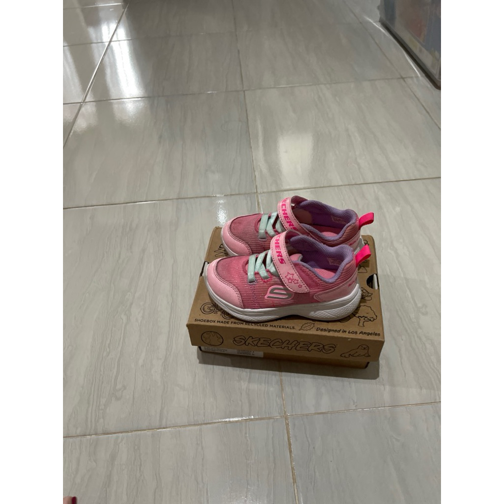 sepatu skechers anak perempuan