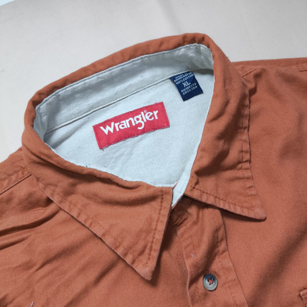 Kemeja panjang pria brand WRANGLER