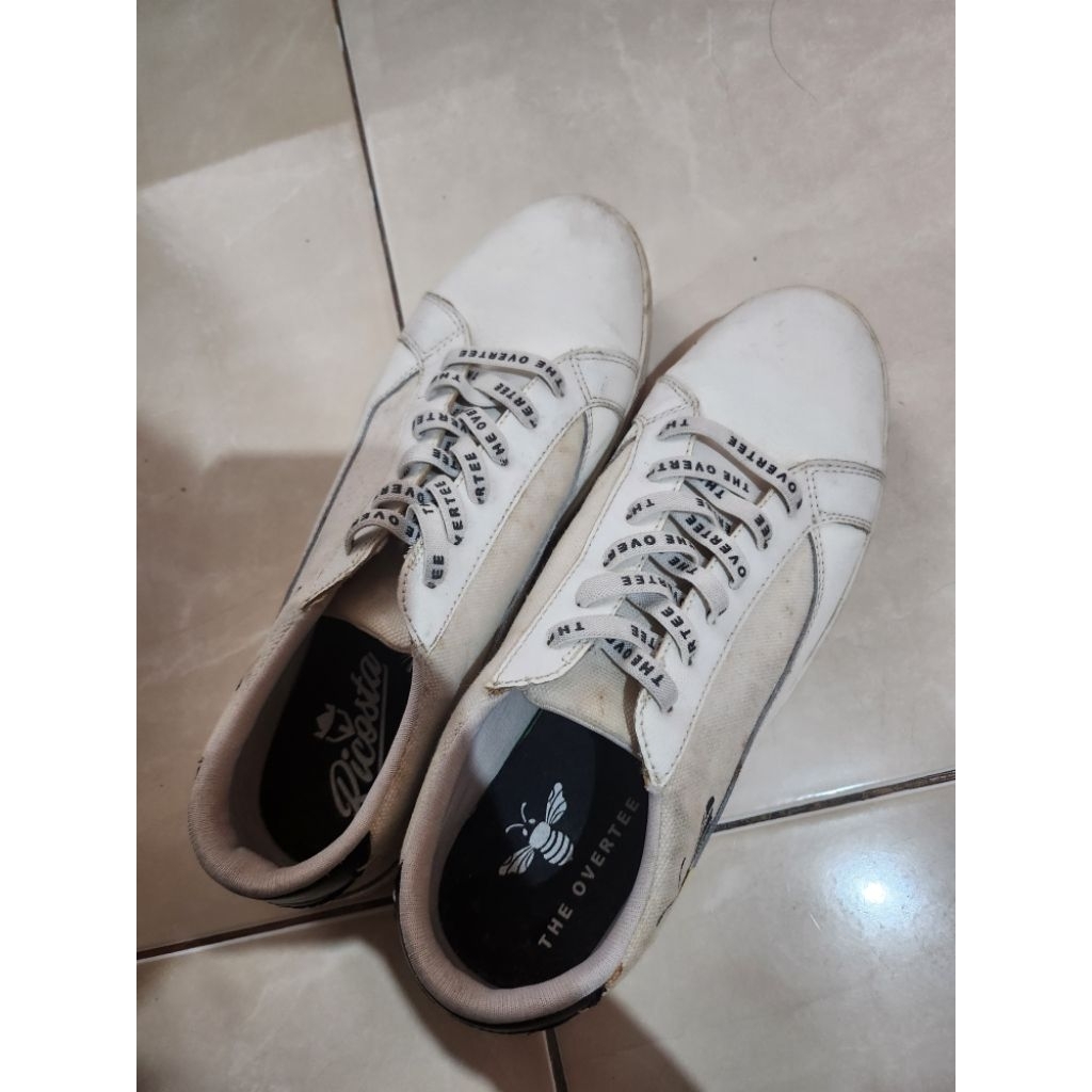 Preloved theovertee x ricosta size 42