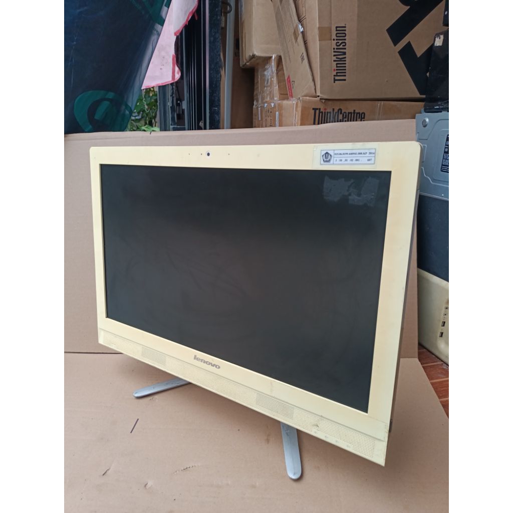 PC All in One Lenovo C560 i5 4460T RAM 4GB HDD 1TB 23Inchi Second Normal