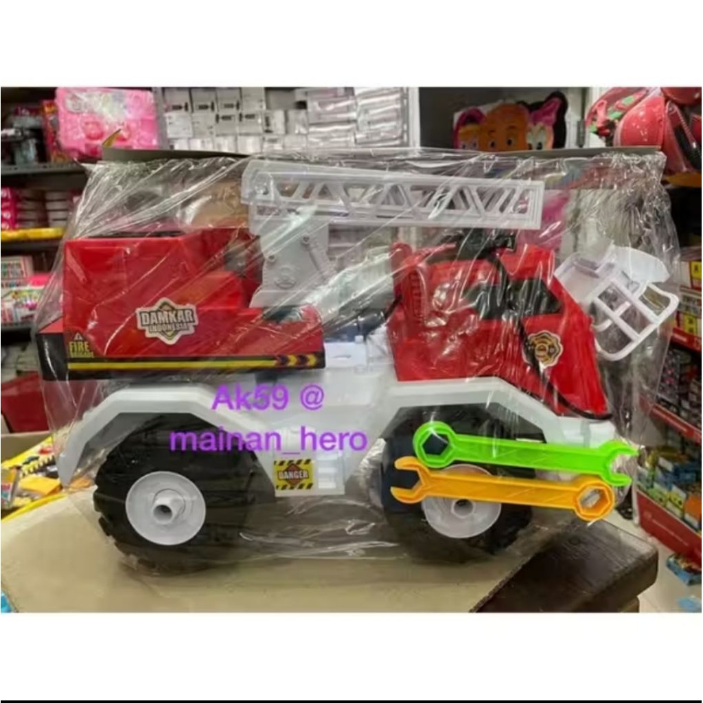 Truk Pemadam Tangga Besar AK59