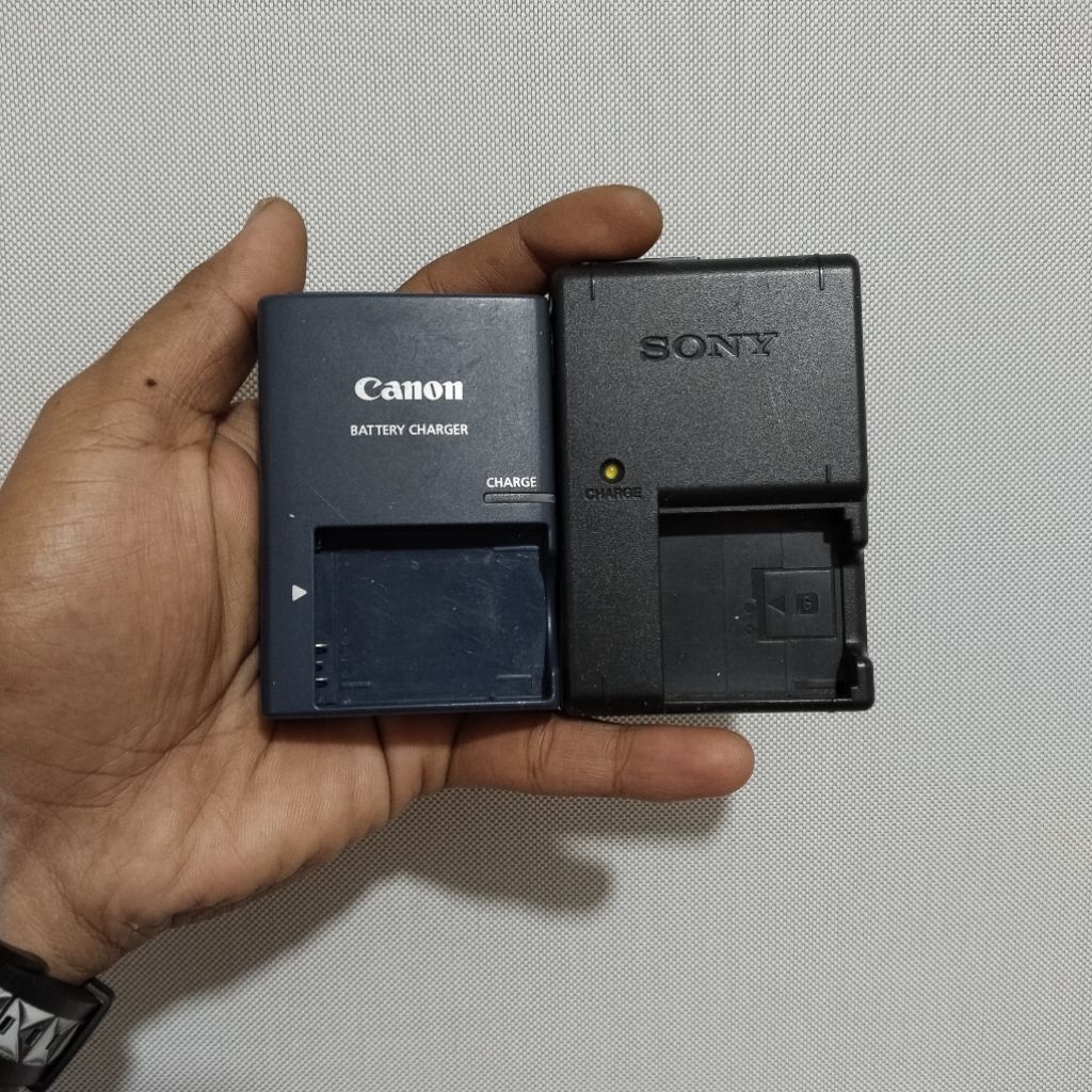Charger Baterai Camera Original