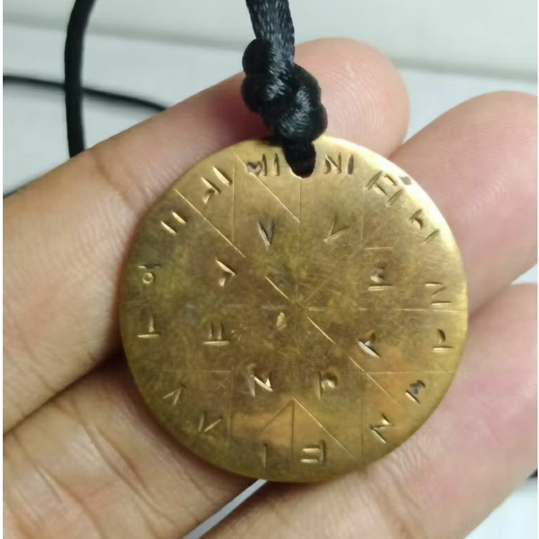 kalung liontin pancar merah