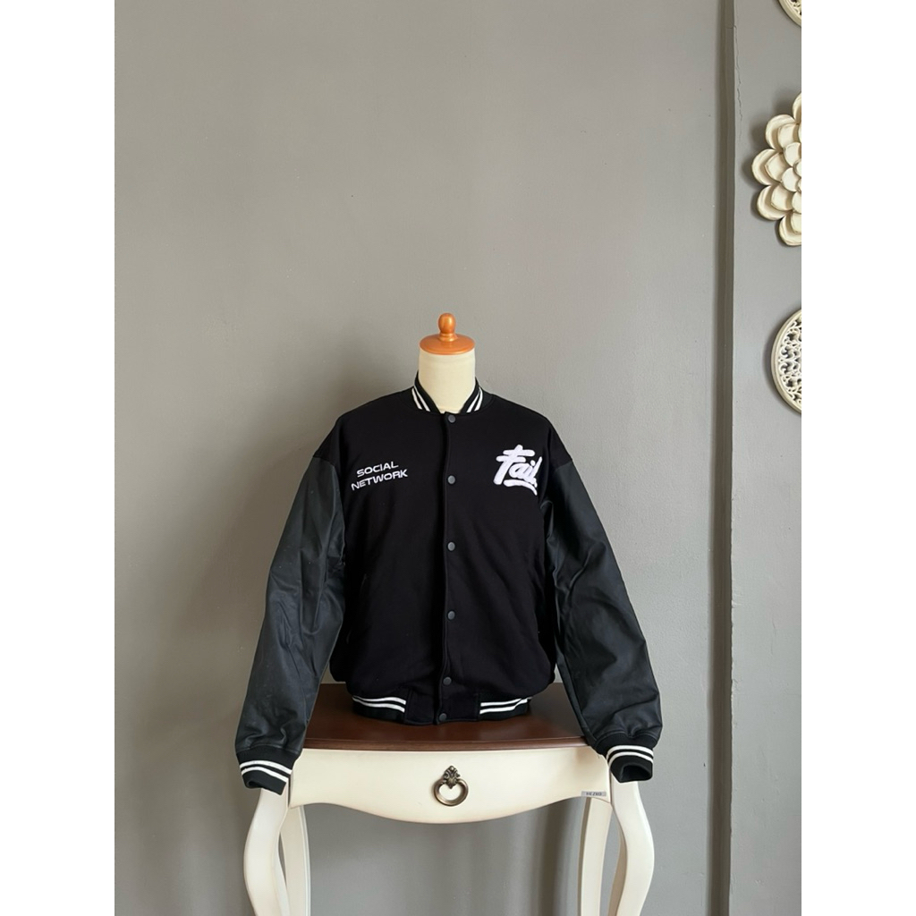 VARSITY HITAM