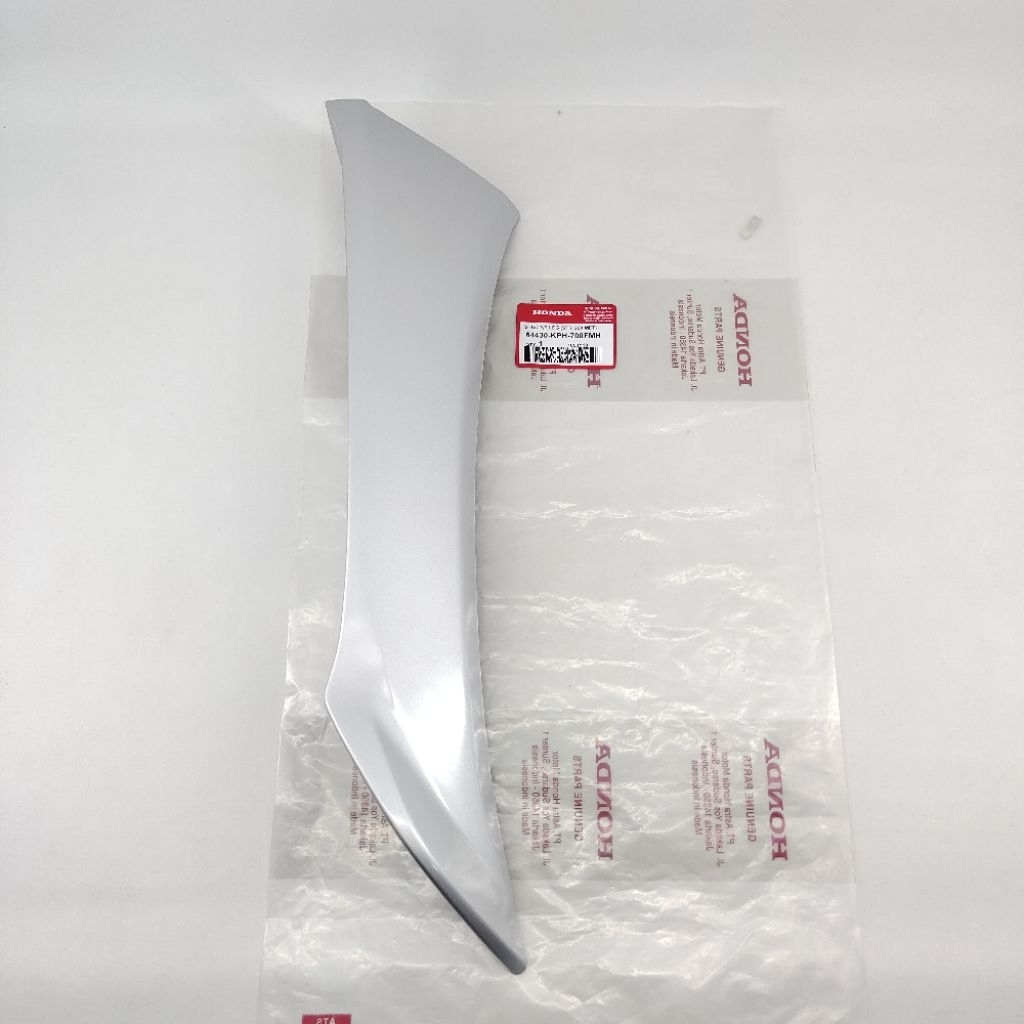 Cover Tebeng Sayap Luar Legshield Kanan Honda Supra X 125 old lama Silver 2005 - 2006 ORIGINAL