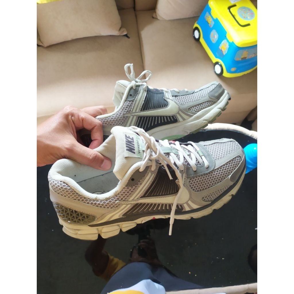 sepatu n1ke air max vomero 5 original second like new bukan asics