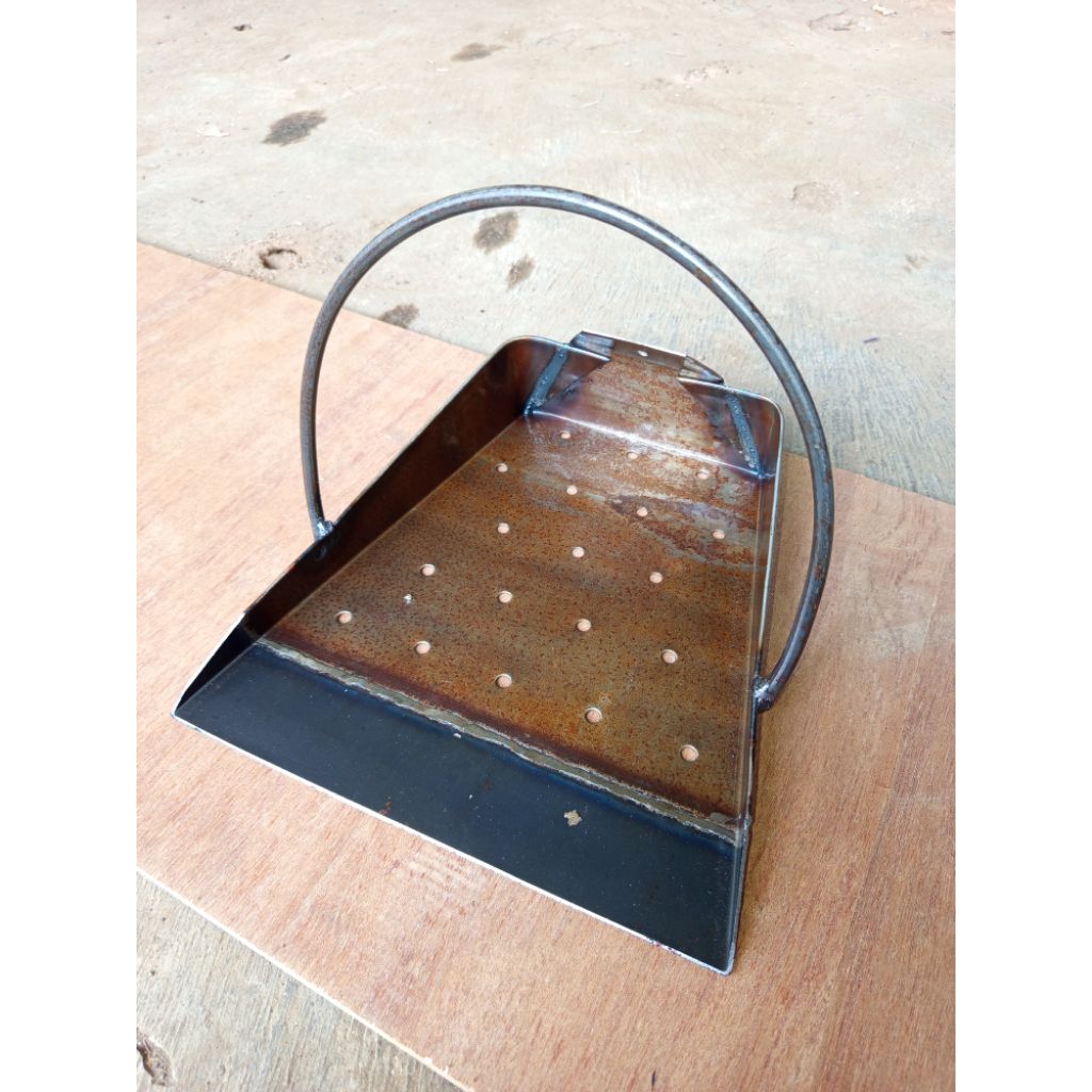 Senggrong Pasir Lubang (tanpa gagang) / Cikrak Pasir/ Sekop Pasir/ Menyaring Pasir/ Alat Tukang