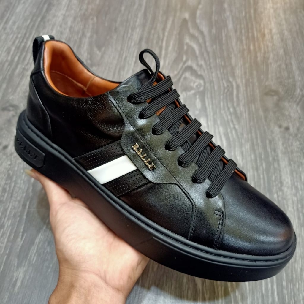 Sepatu Sneakers Bally black white sepatu sneaker pria kulit