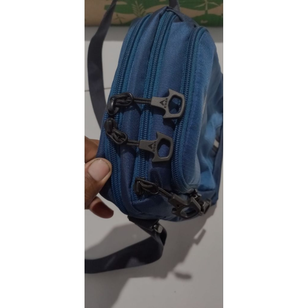 Tas selempang Eiger