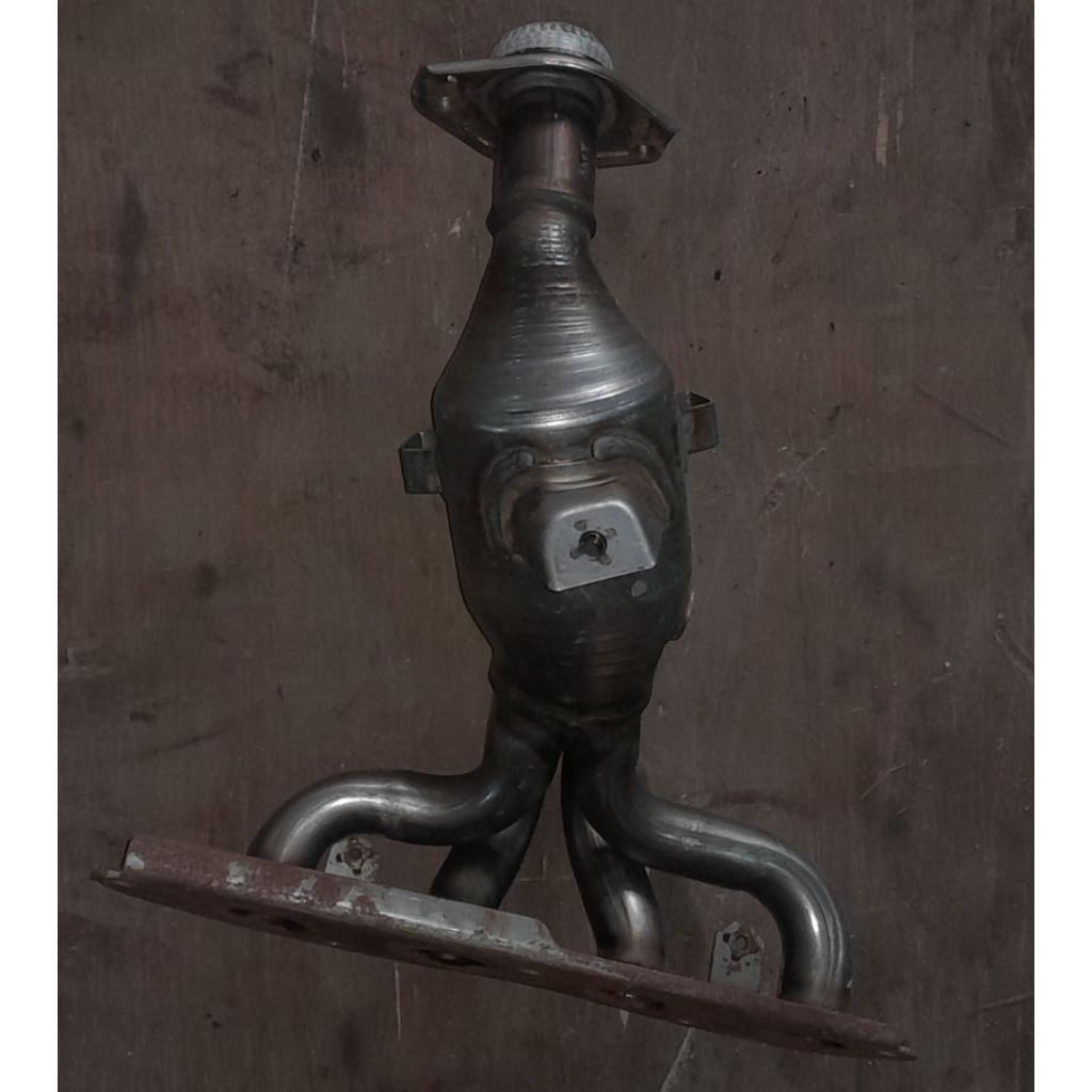 Katalis intake manifol Knalpot Mitsubishi xpander / Livina L12 bagian Atas