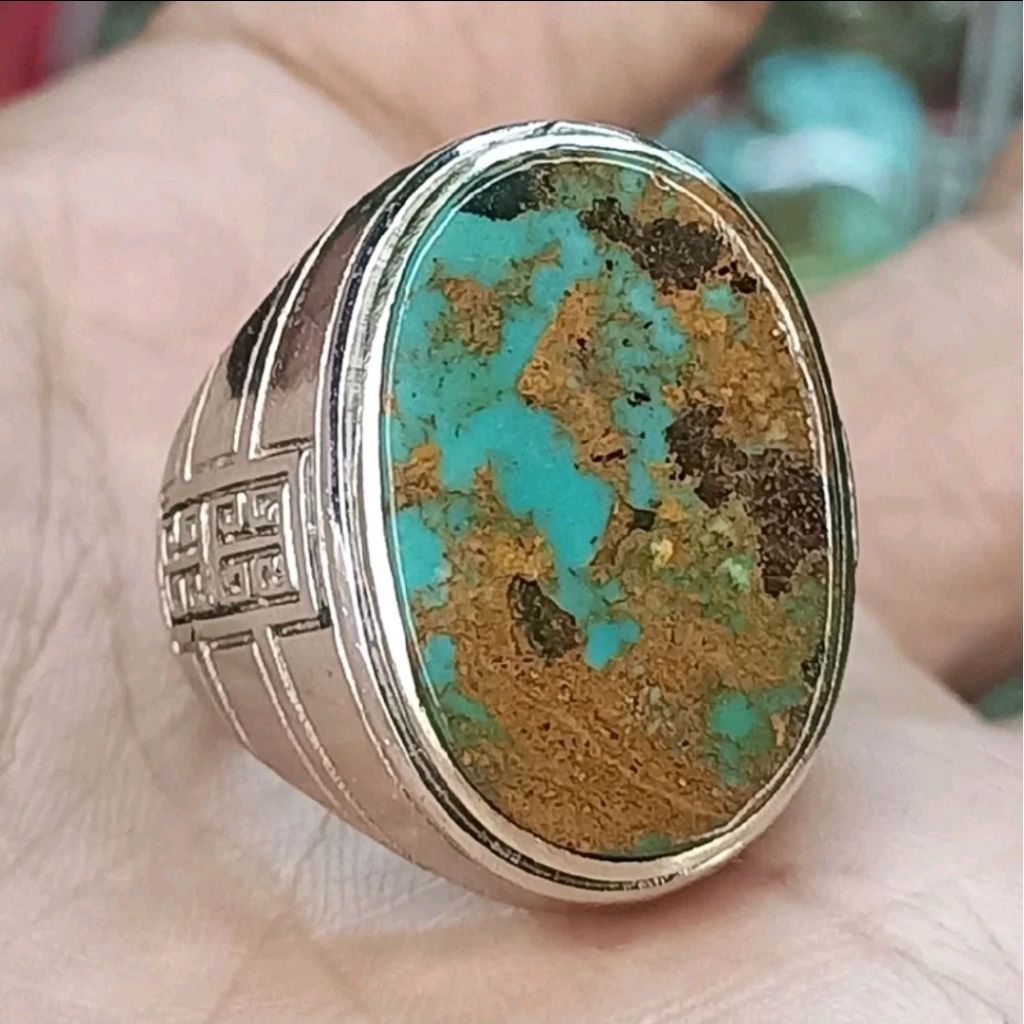 Pirus Persia serat emas