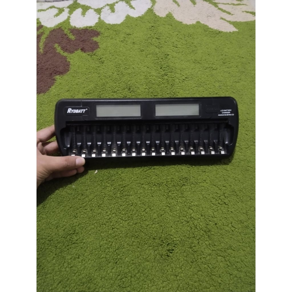 RYDBATT LCD BATTERY CHARGER 16 SLOT