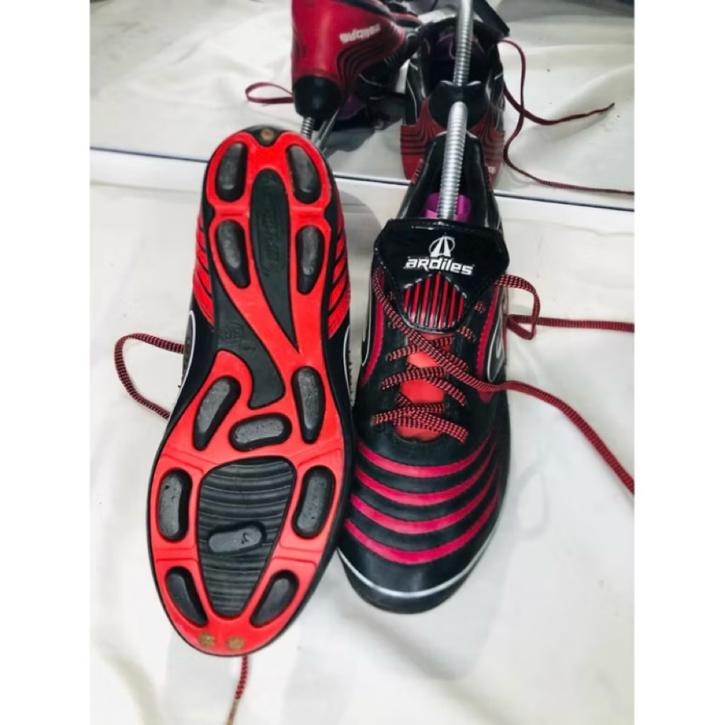Sepatu Bola Ardiles