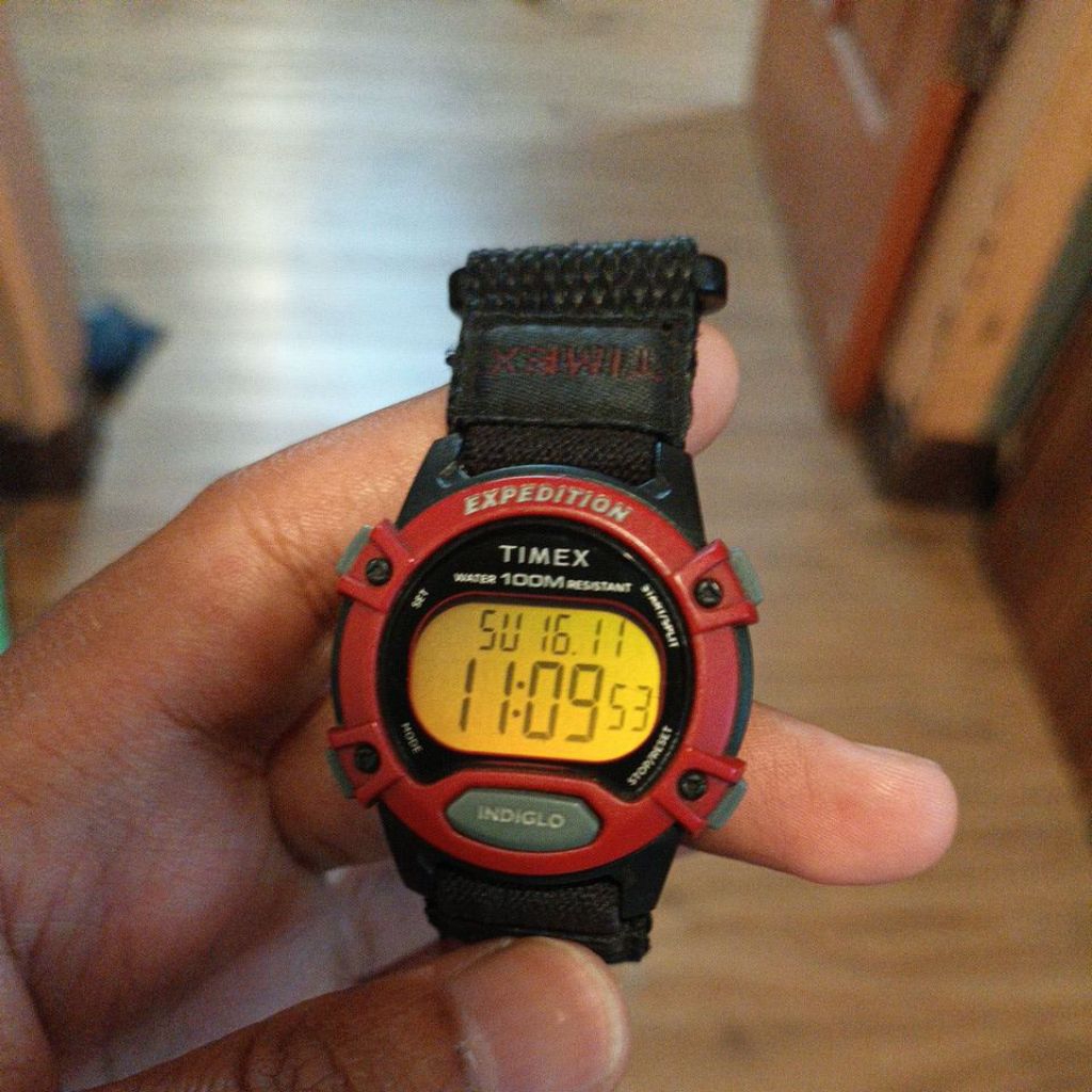 jam tangan timex expedition black red