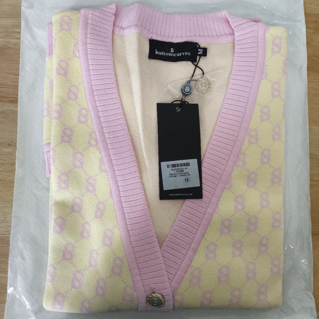READY STOK Buttonscarves Signature Monogram Cardigan Lollipop M