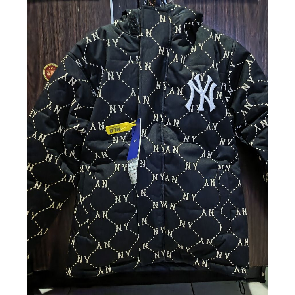 Jaket MLB motif monogram gold, kualitas import bahan tebal dan berkualitas tinggi