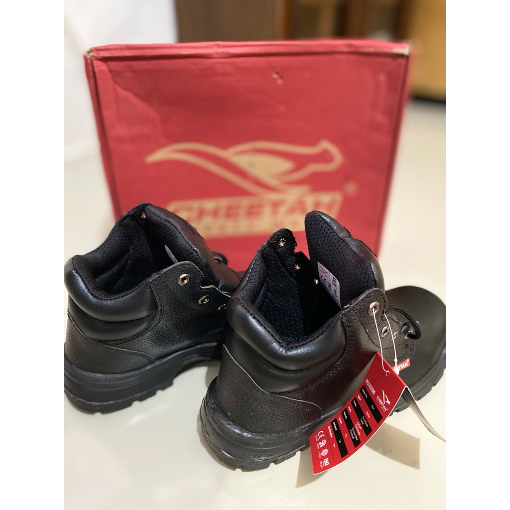 cheetah sepatu safety wear