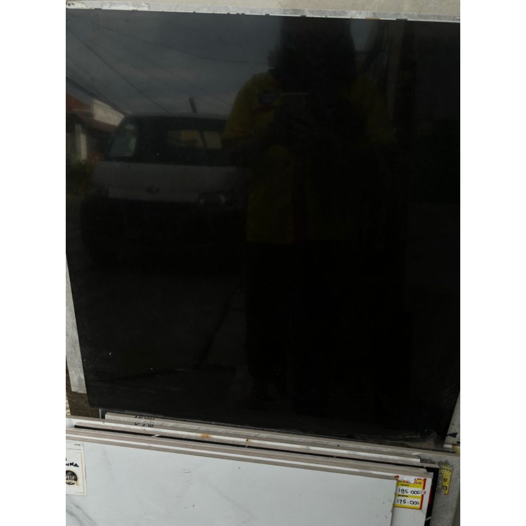 Granit Glossy Hitam Polos 60x60
