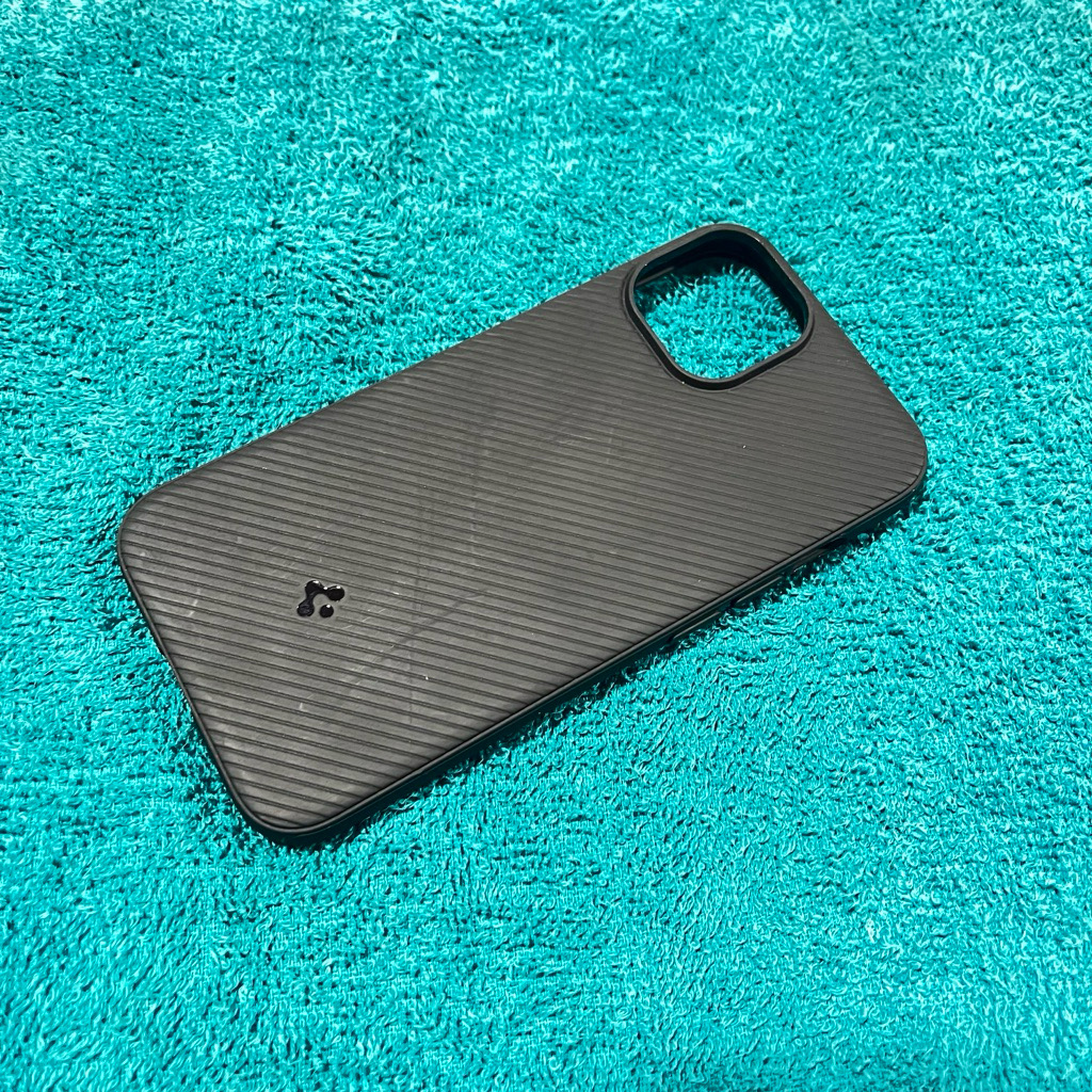 IPHONE 13 CASE  SPIGEN LIKE NEW