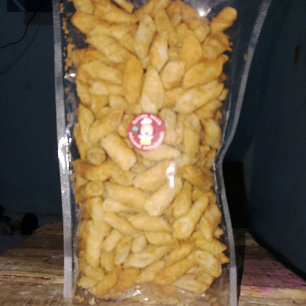Lumpia kering pedas