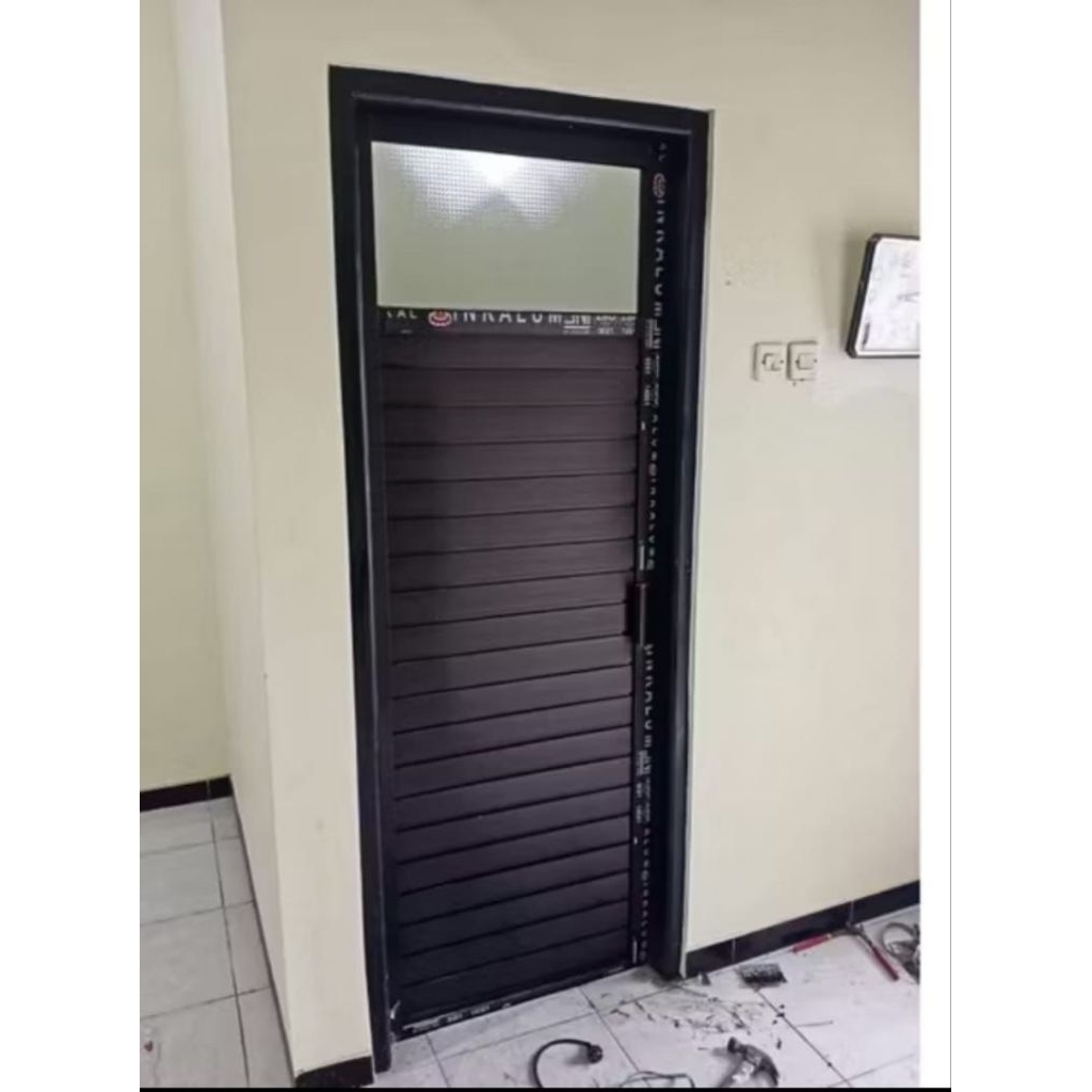 pintu+kusen kamar mandi alumunium spanrel+kaca 180x70