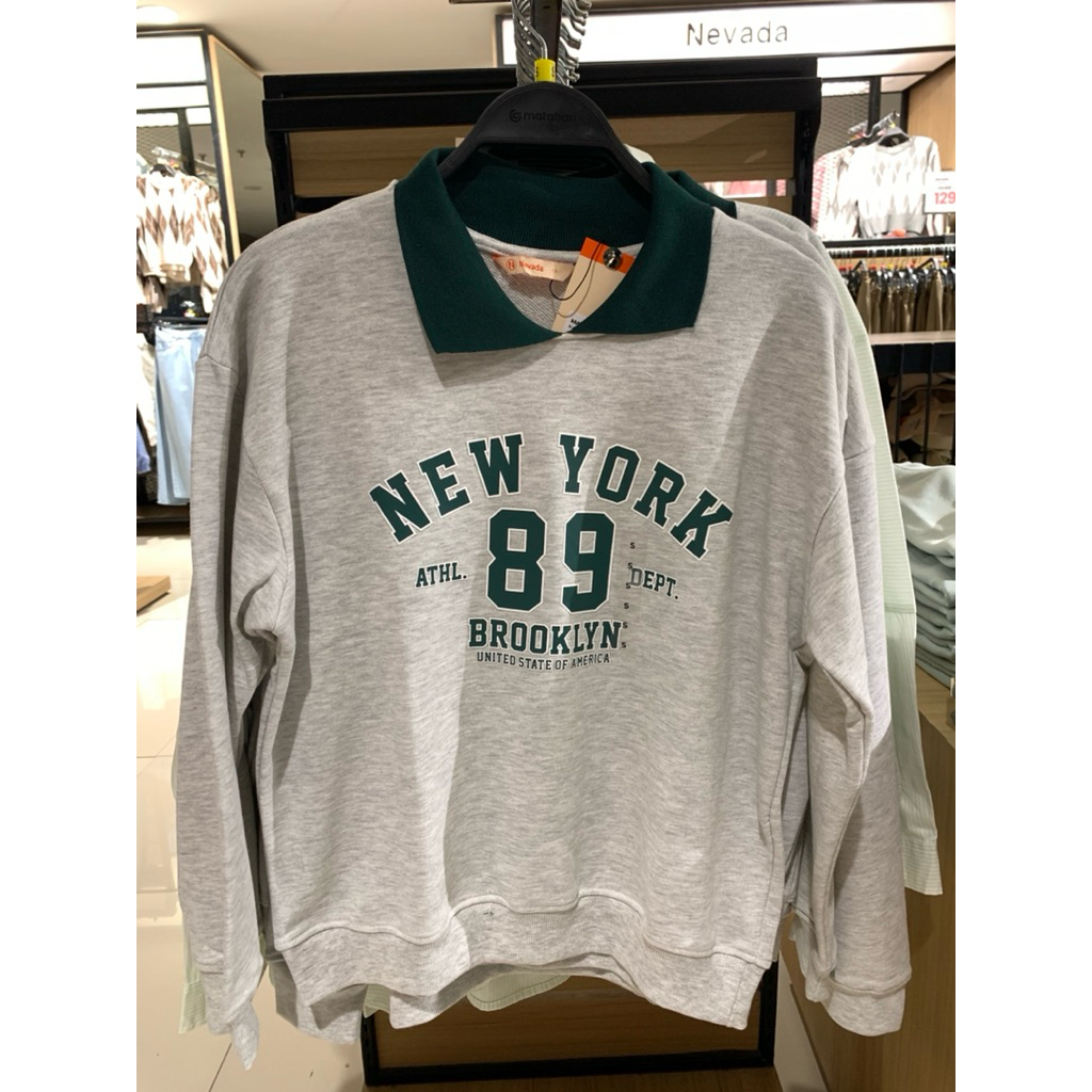 Sweater wanita/sweatshirt cewek dari brand Nevada ori matahari. untuk cek stock bisa chat dulu