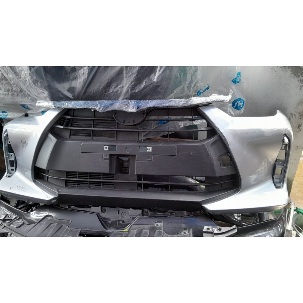 bumper depan agya  2023 2024 2025 copotan original super mulus
